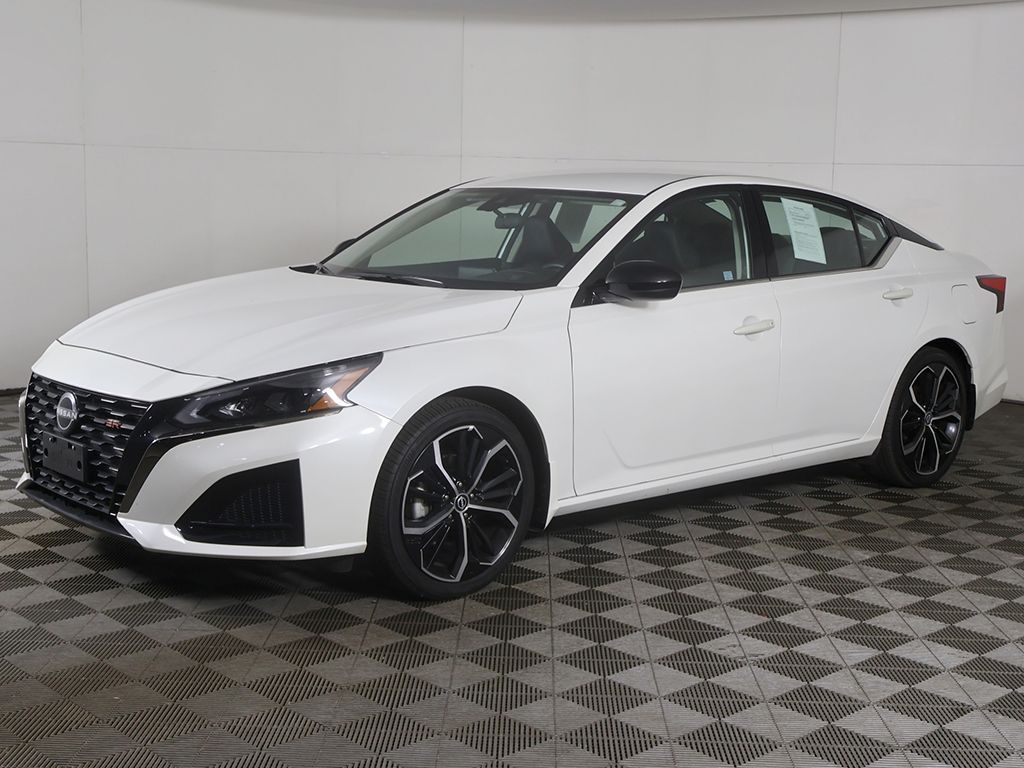 Used 2024 White Nissan 2.5 SR image 5