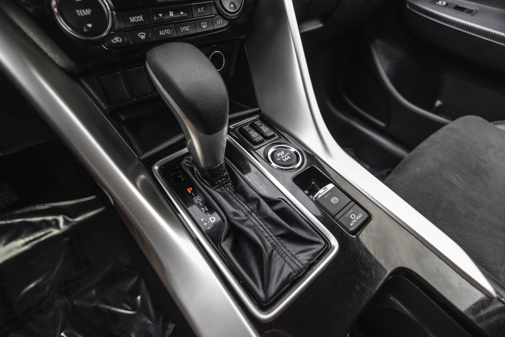 2025 Mitsubishi Eclipse Cross SE thumbnail 18