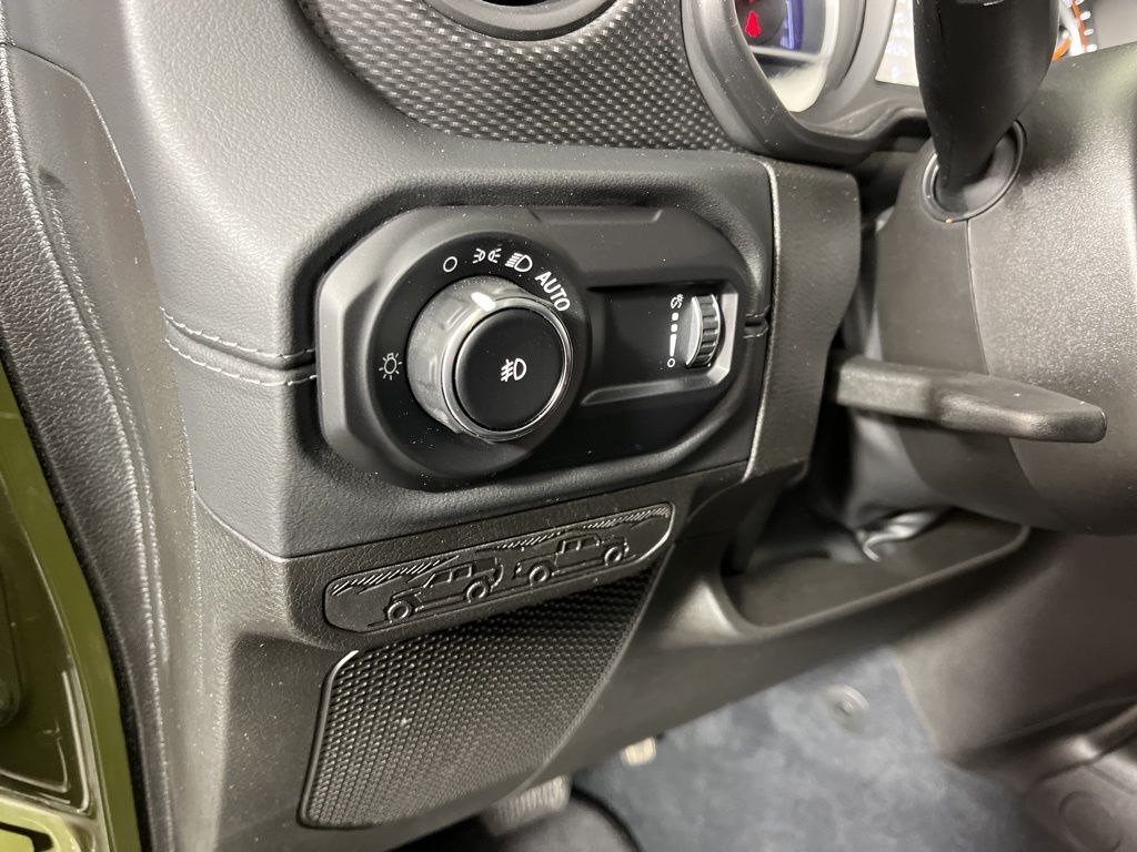 2024 Jeep Wrangler Rubicon 25