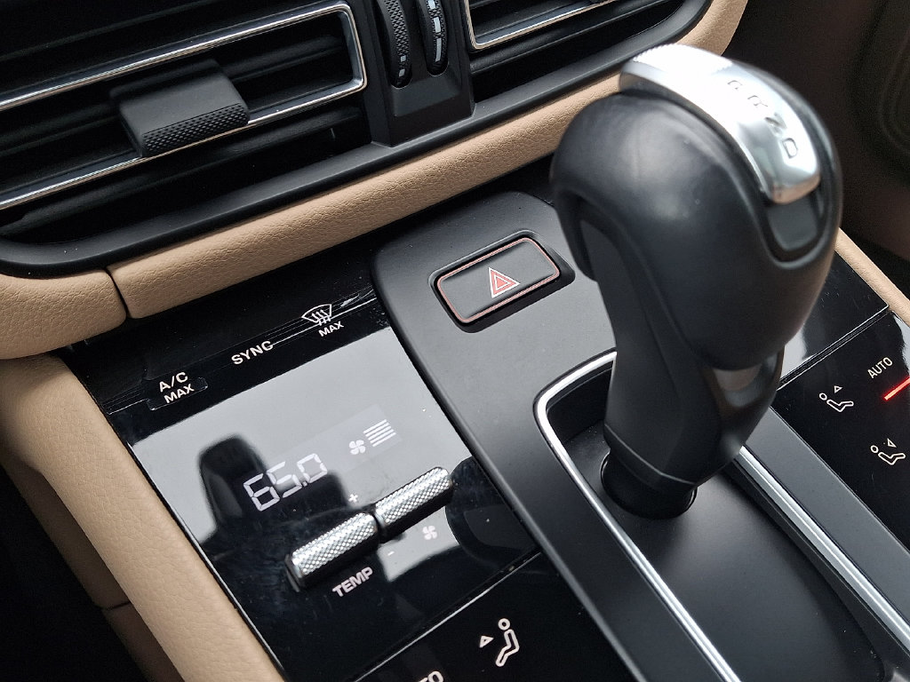 Thumbnail: 2023 Porsche Macan - 18