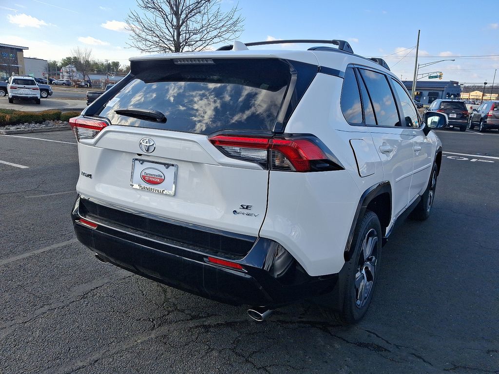 2025 Toyota RAV4 SE 4