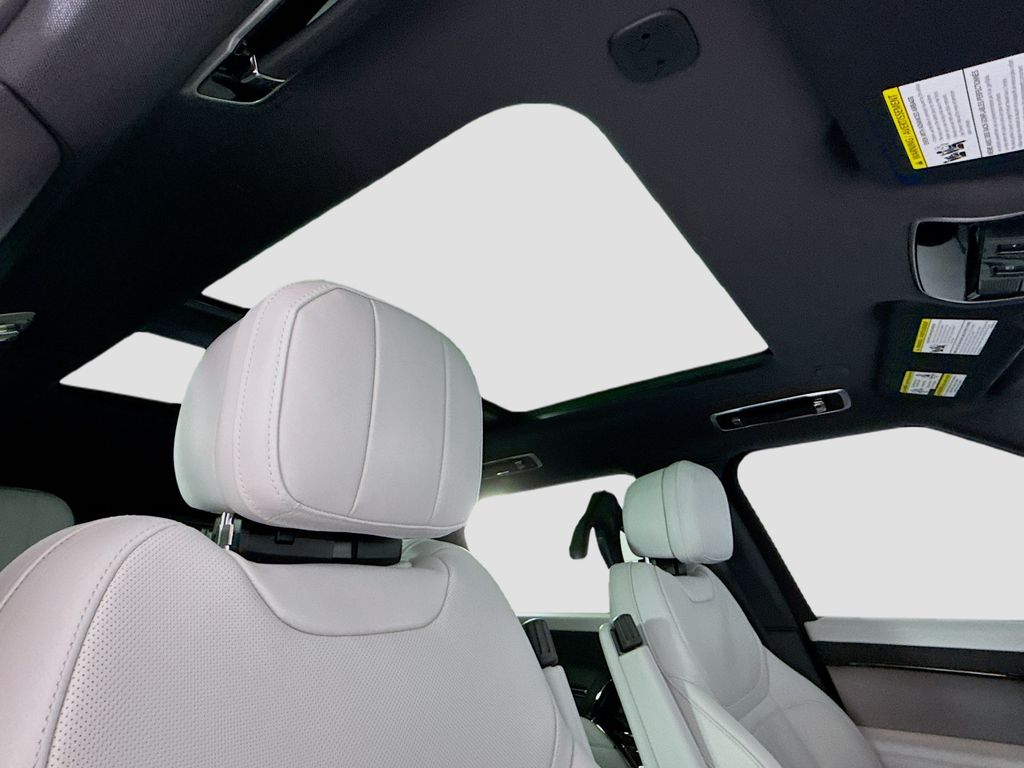 Thumbnail: 2023 Land Rover Range Rover Sport - 19