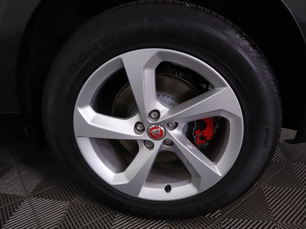 Thumbnail: 2023 Jaguar F-Pace - 32