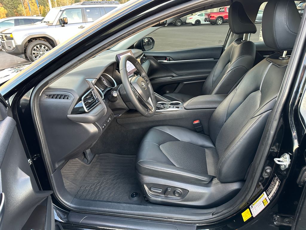 2022 Toyota Camry Hybrid XLE