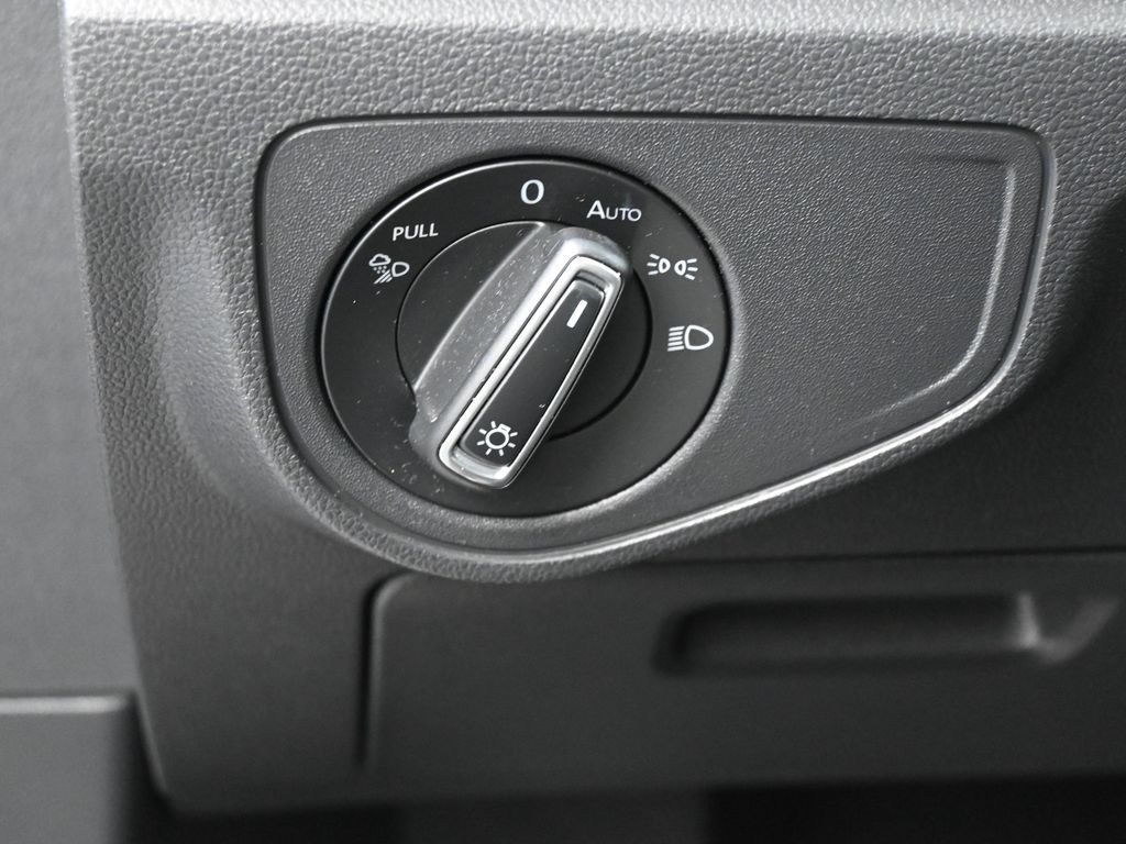 Used 2021 Gray Volkswagen 3.6L V6 SE w/Technology image 16