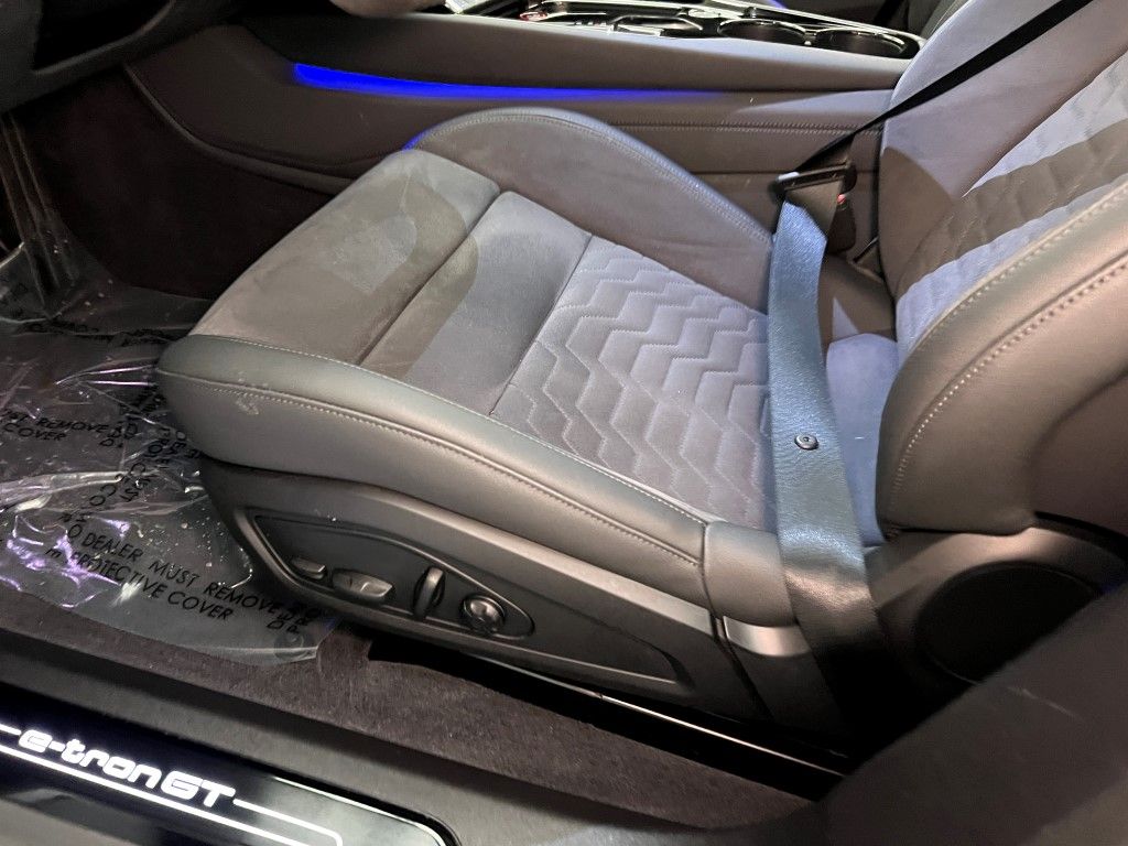 Thumbnail: 2023 Audi e-tron GT - 24