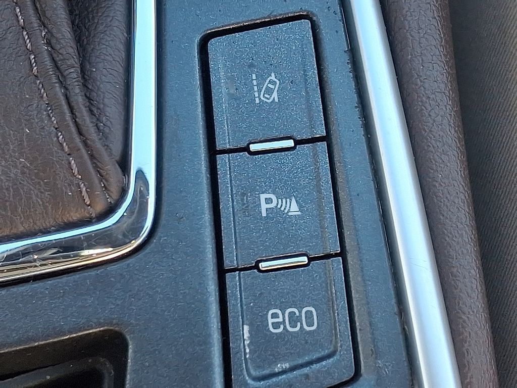 Thumbnail: 2015 Cadillac SRX - 24