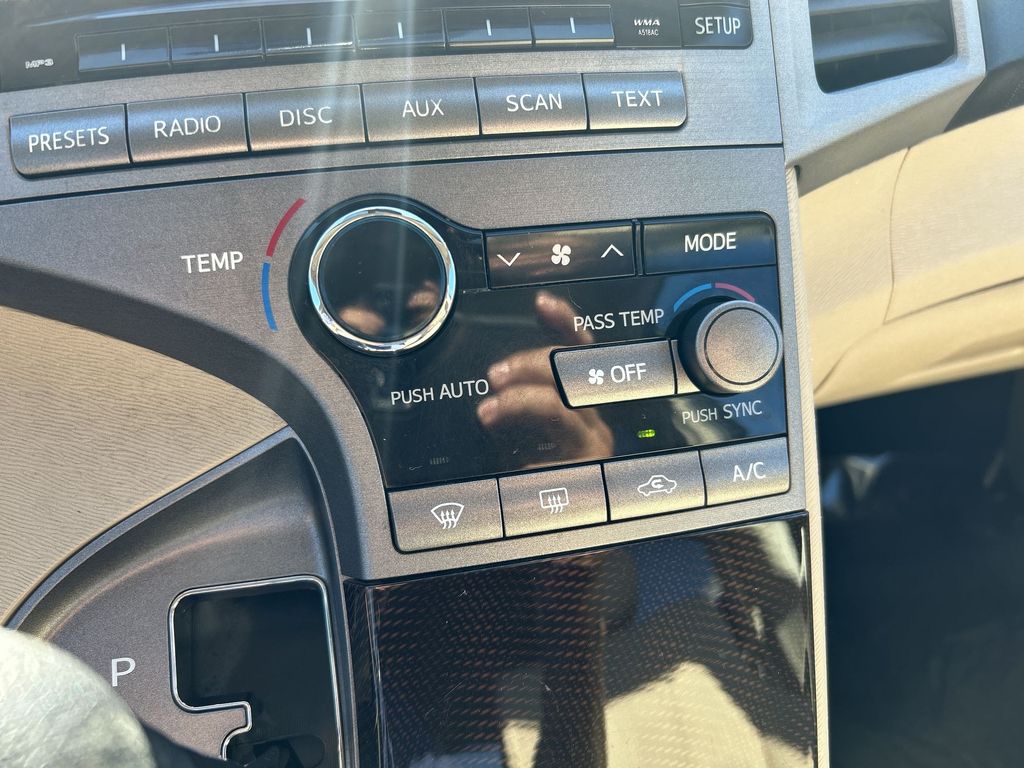 Thumbnail: 2010 Toyota Venza - 17