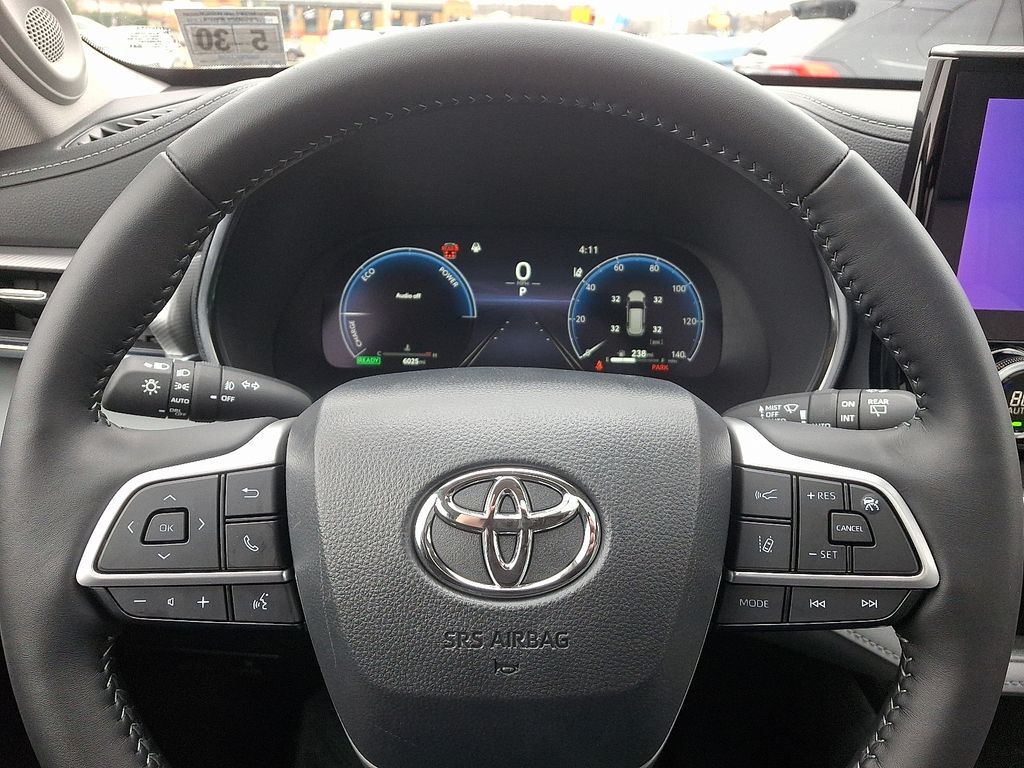 Thumbnail: 2025 Toyota Highlander - 22