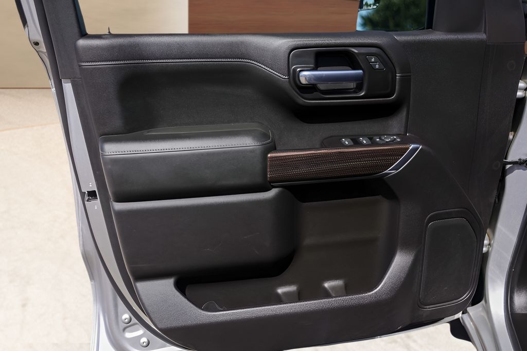 Used 2020 Silver Chevrolet LT image 23