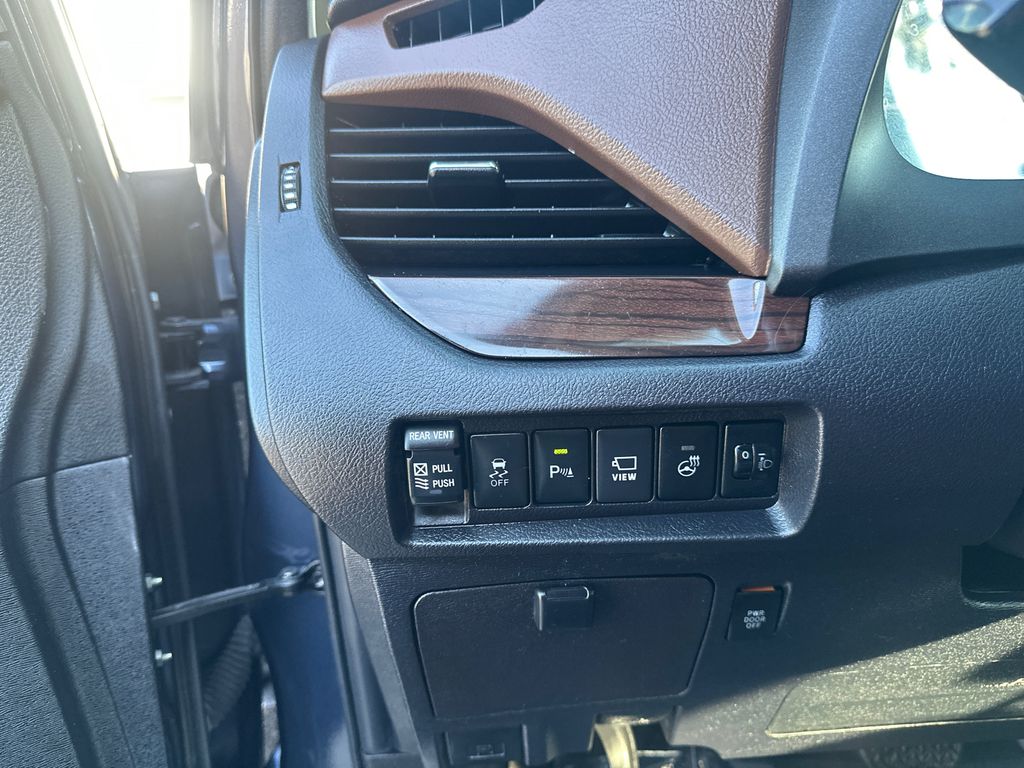 2018 Toyota Sienna SE Premium 13