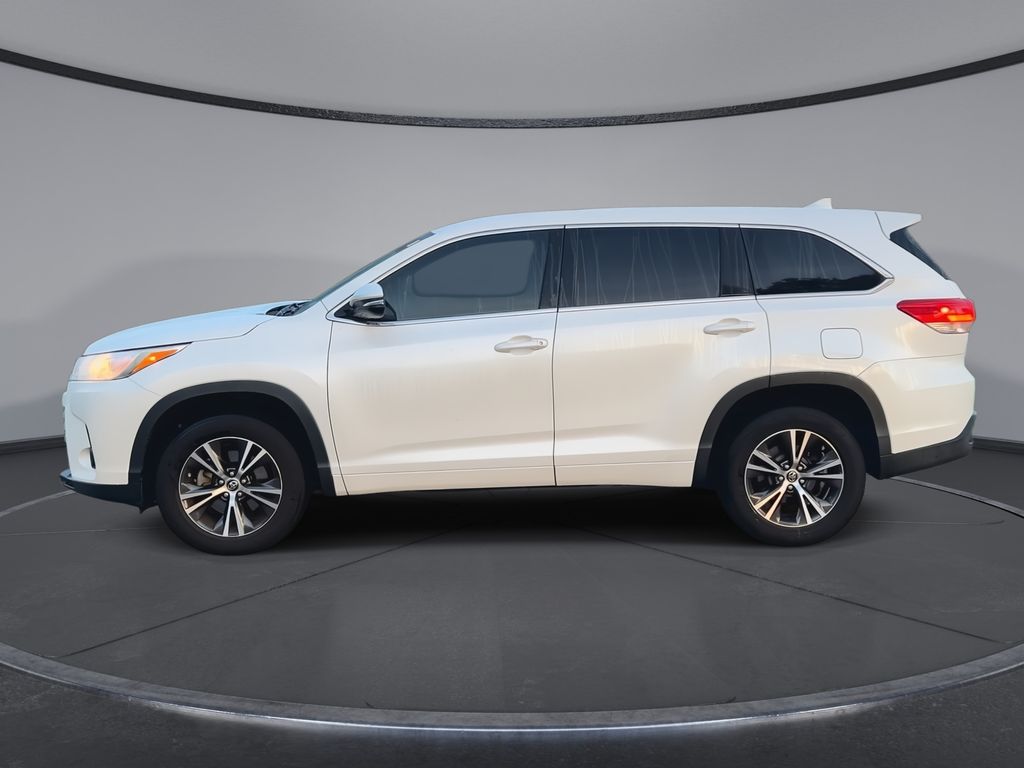 Thumbnail: 2017 Toyota Highlander - 5