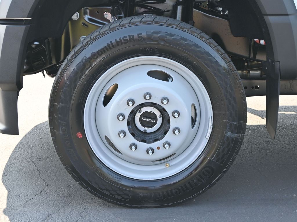 2026 Ford Super Duty F-550 DRW XL