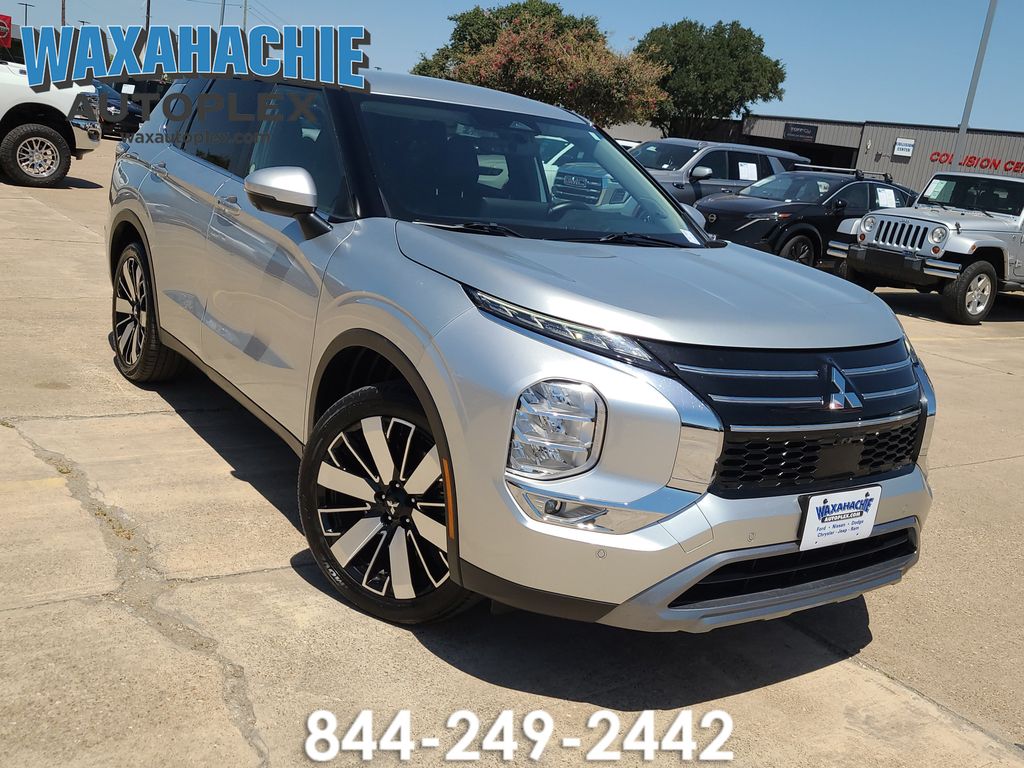Silver 2025 Mitsubishi Outlander SUV / Crossover Front-Wheel Drive Continuously Variable Transmission