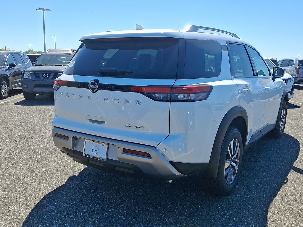 2025 Nissan Pathfinder SL 4