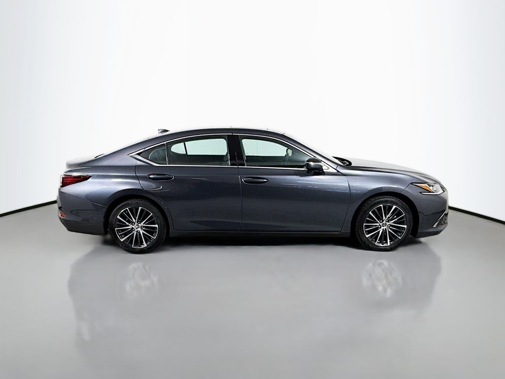 Thumbnail: 2022 Lexus ES - 4