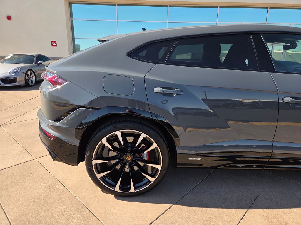 Thumbnail: 2024 Lamborghini Urus - 11