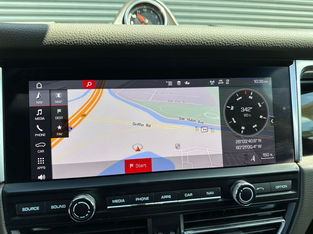 Thumbnail: 2020 Porsche Macan - 24