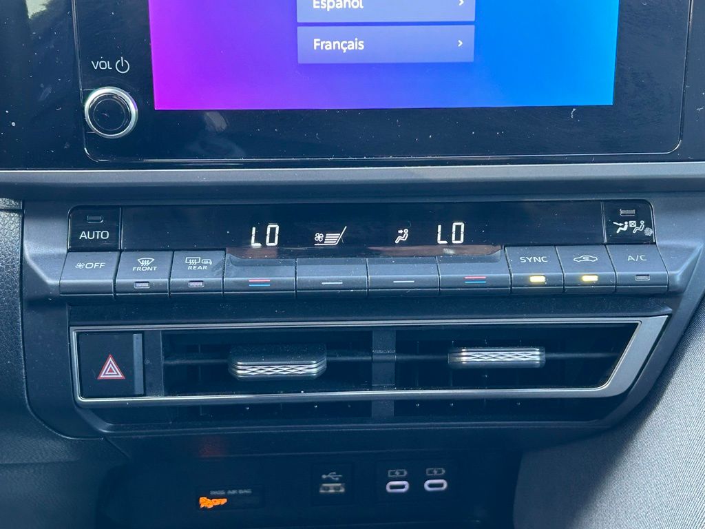 Thumbnail: 2025 Toyota Camry - 25