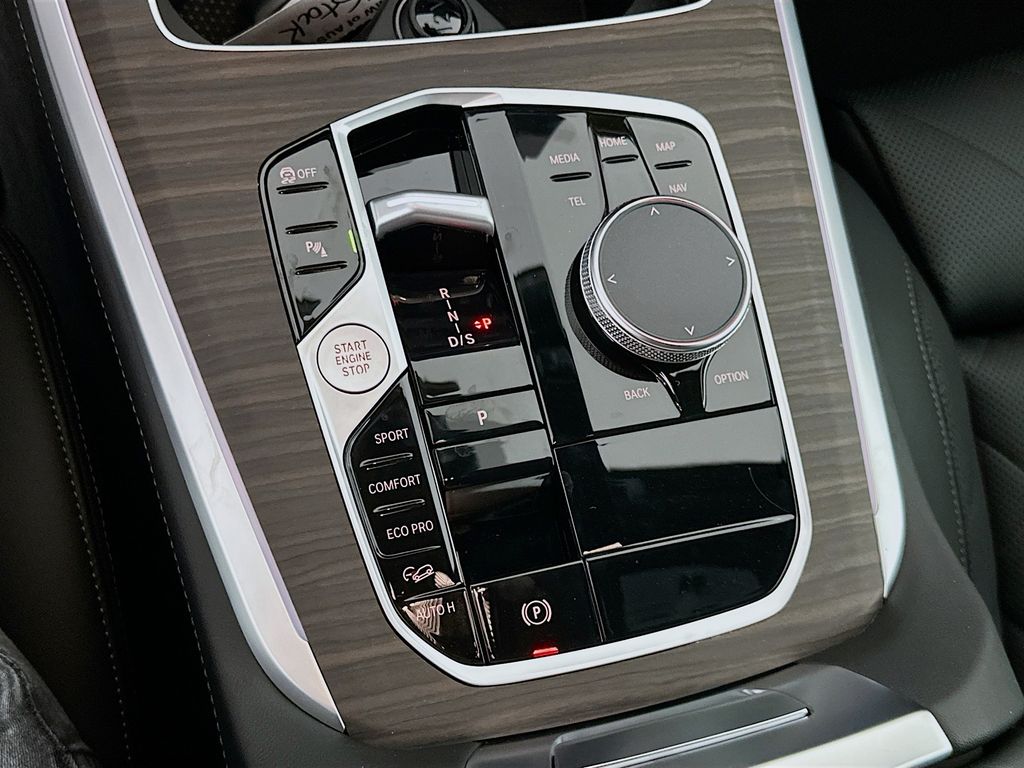 Thumbnail: 2026 BMW X5 - 15