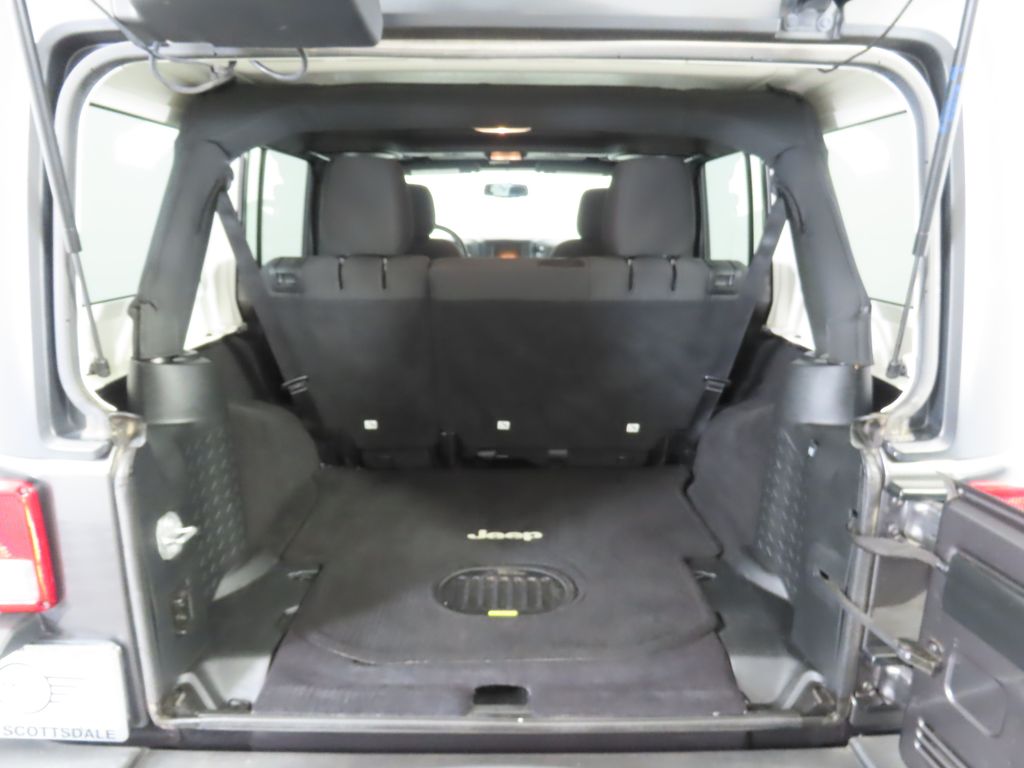 2016 Jeep Wrangler Unlimited Sport 27