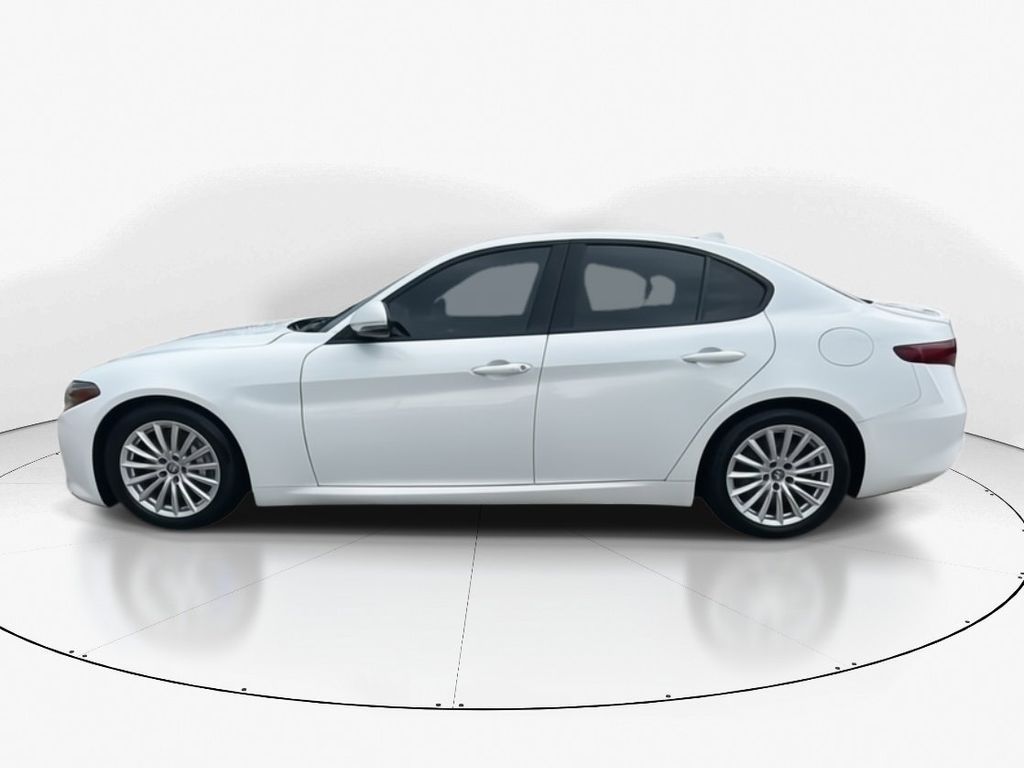 2022 Alfa White Alfa Romeo Giulia Sprint RWD Sedan
