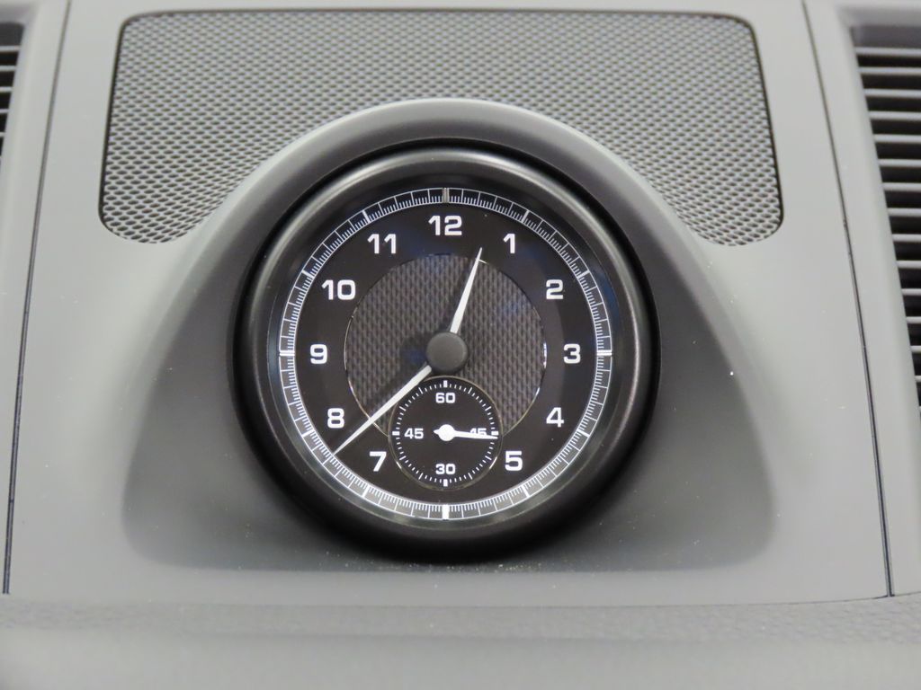 Thumbnail: 2026 Porsche Macan - 23