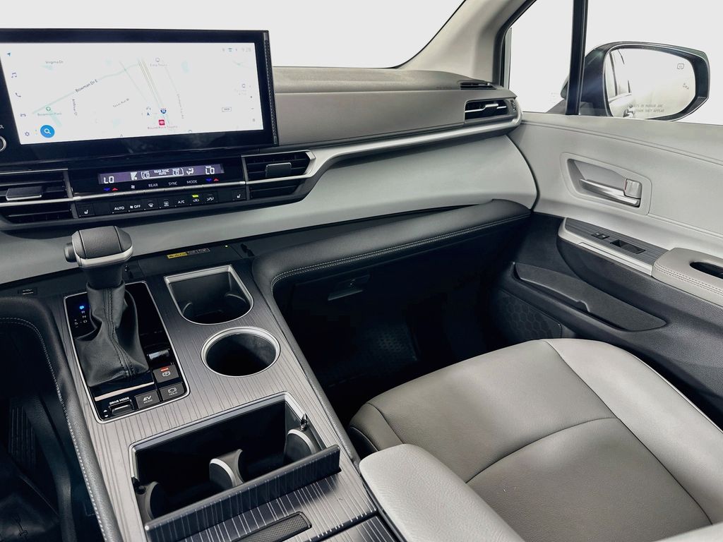 Thumbnail: 2026 Toyota Sienna - 23