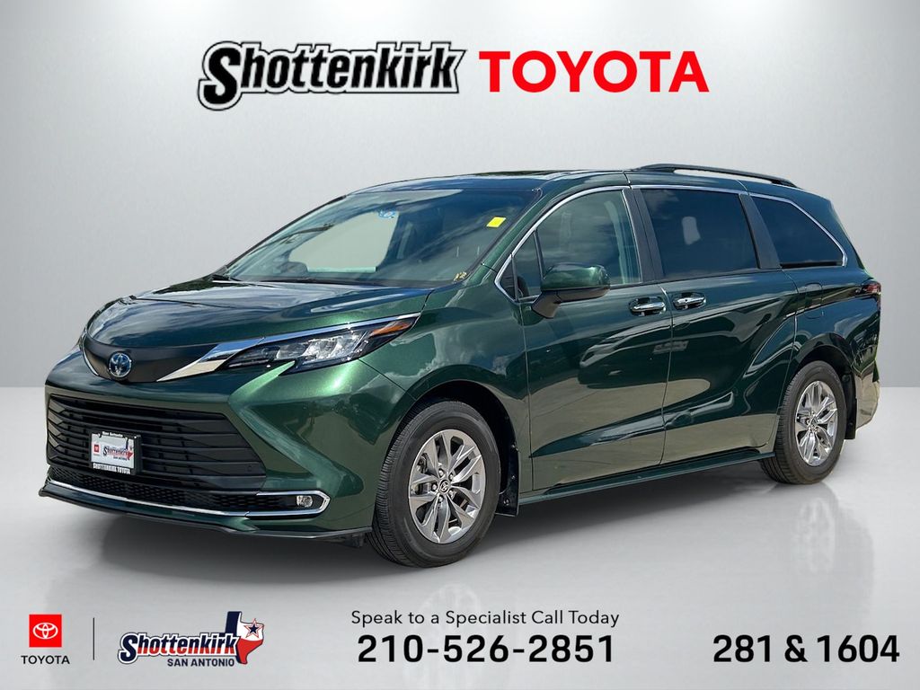 2023 Toyota Sienna's photo