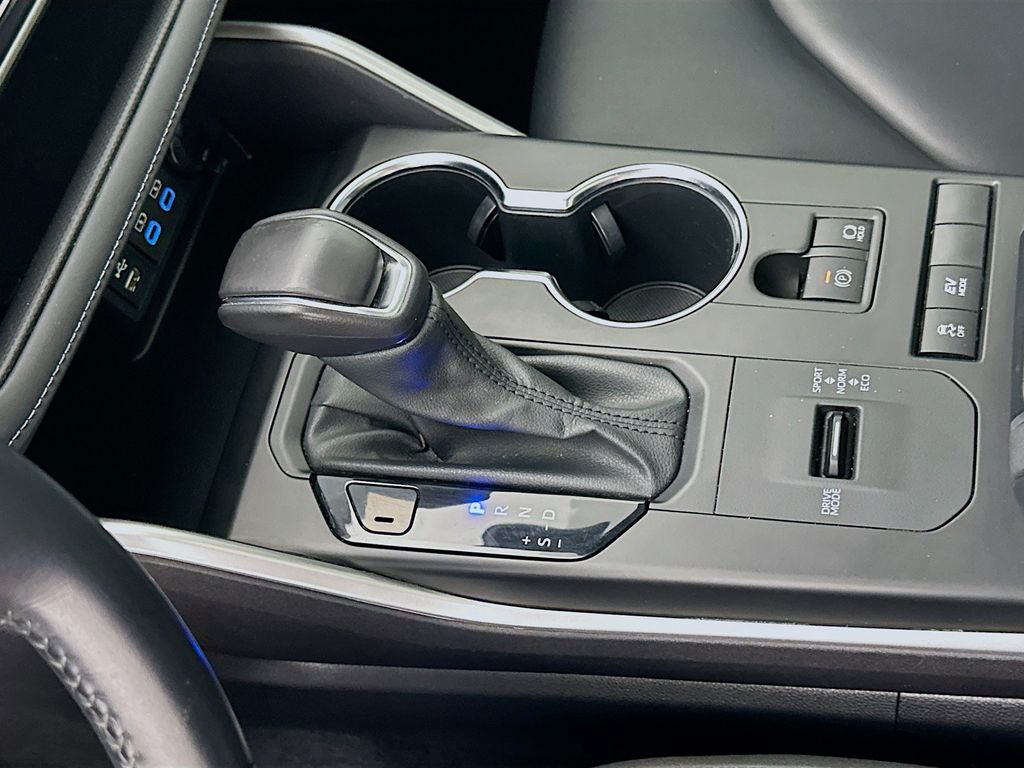 Thumbnail: 2022 Toyota Highlander - 16