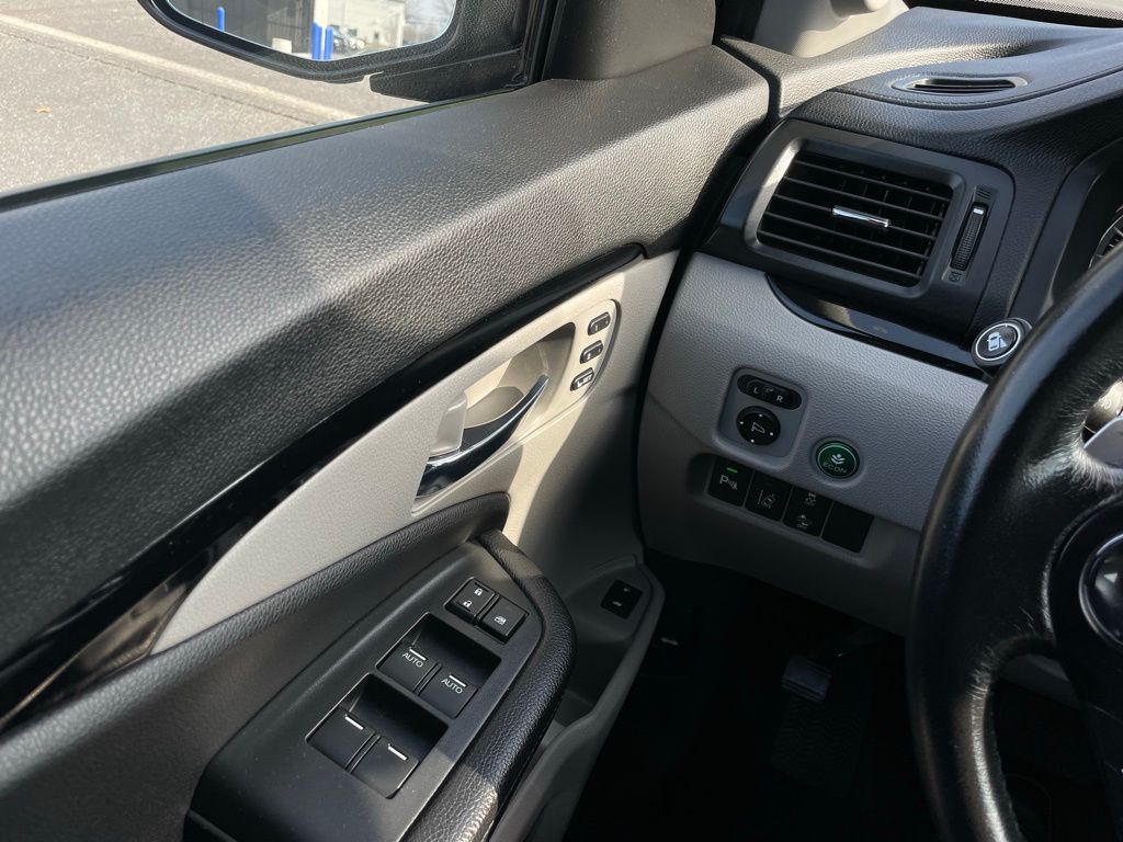 Thumbnail: 2016 Honda Pilot - 23