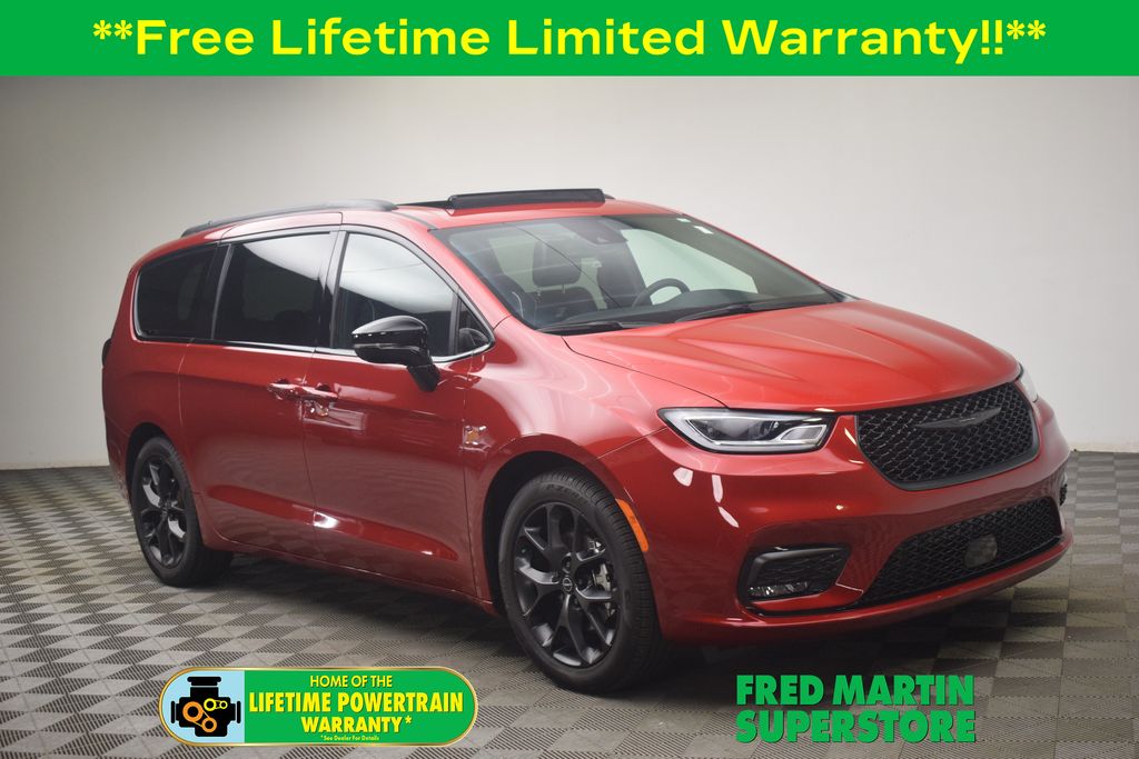 Red Hot Pearlcoat 2026 Chrysler Pacifica Minivan Front-Wheel Drive 9-Speed Automatic