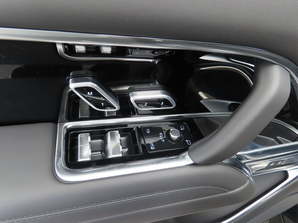 Thumbnail: 2025 Land Rover Range Rover - 23