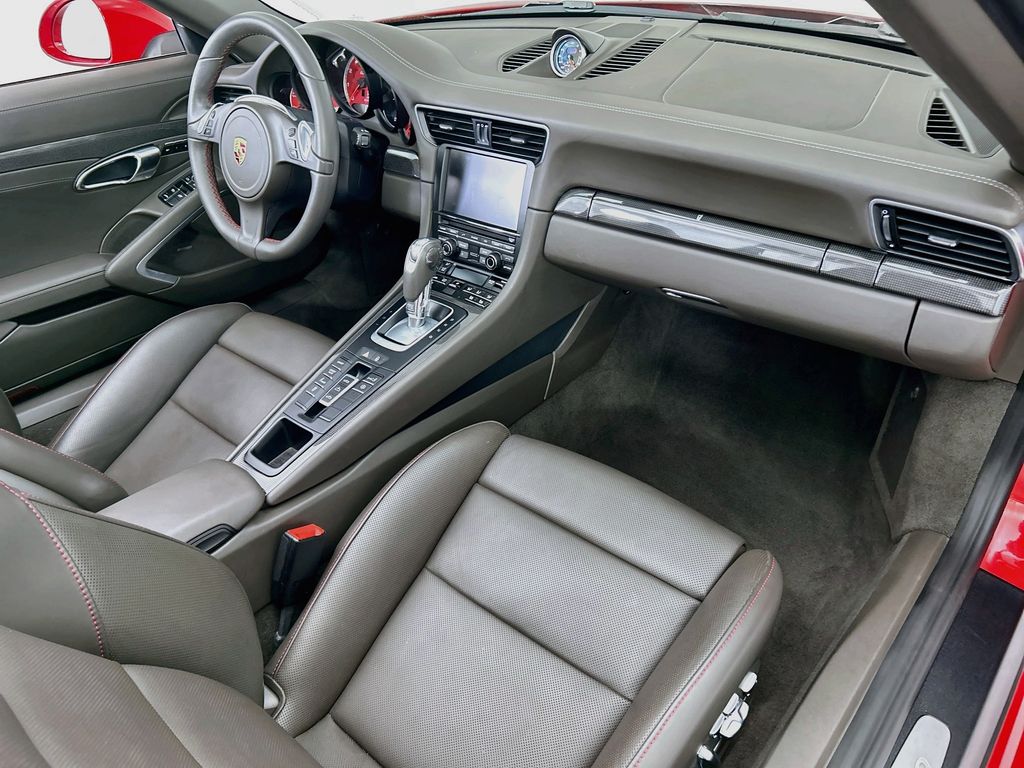 Thumbnail: 2014 Porsche 911 - 18
