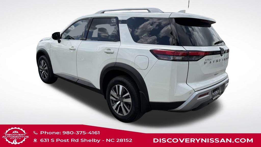 View vehicle photo 4