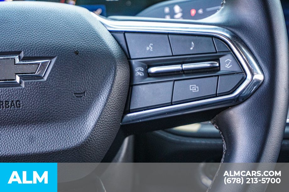 Used 2025 Gray Chevrolet Z71 image 32