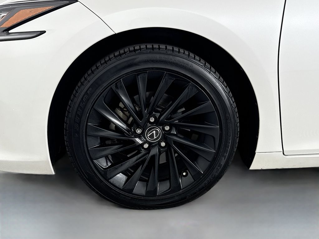 Thumbnail: 2021 Lexus ES - 32