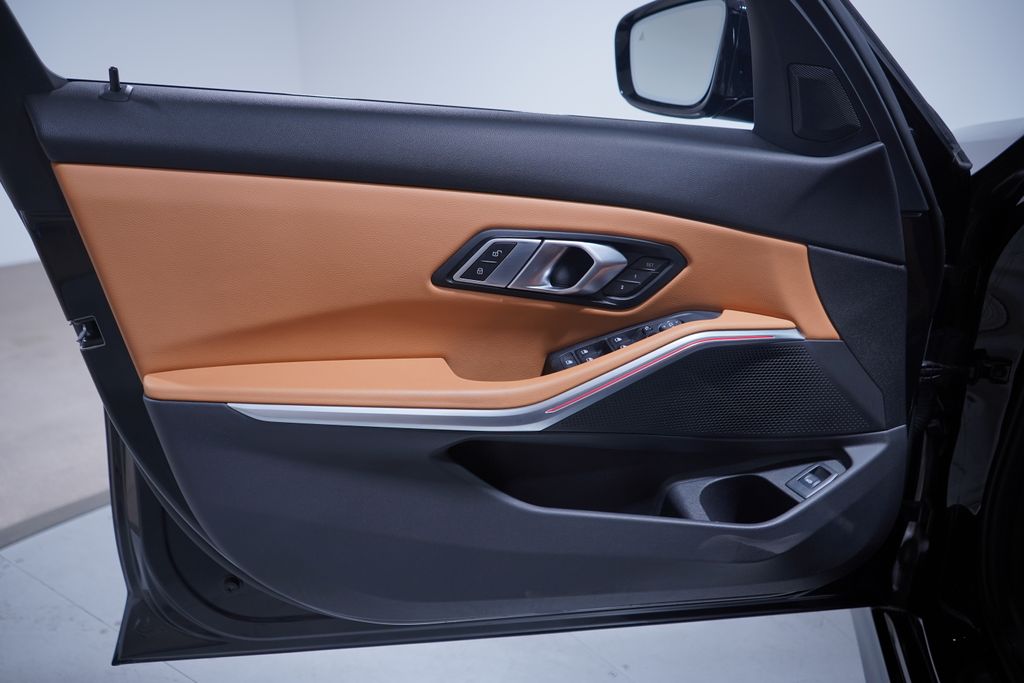 Thumbnail: 2022 BMW 3 Series - 16