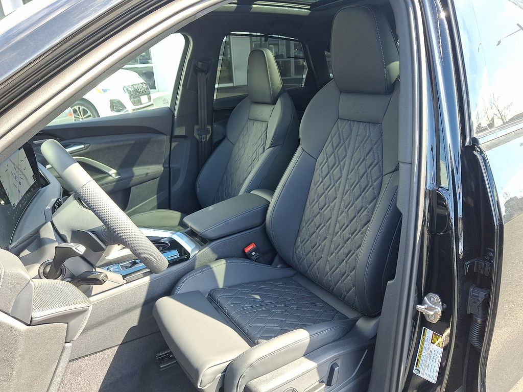 Thumbnail: 2025 Audi SQ5 - 10