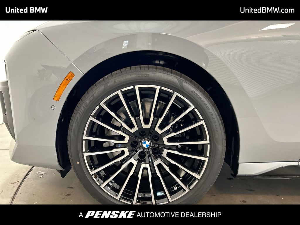 Thumbnail: 2025 BMW 7 Series - 10