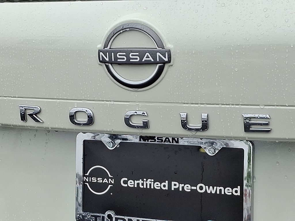 2023 Nissan Rogue SL 32