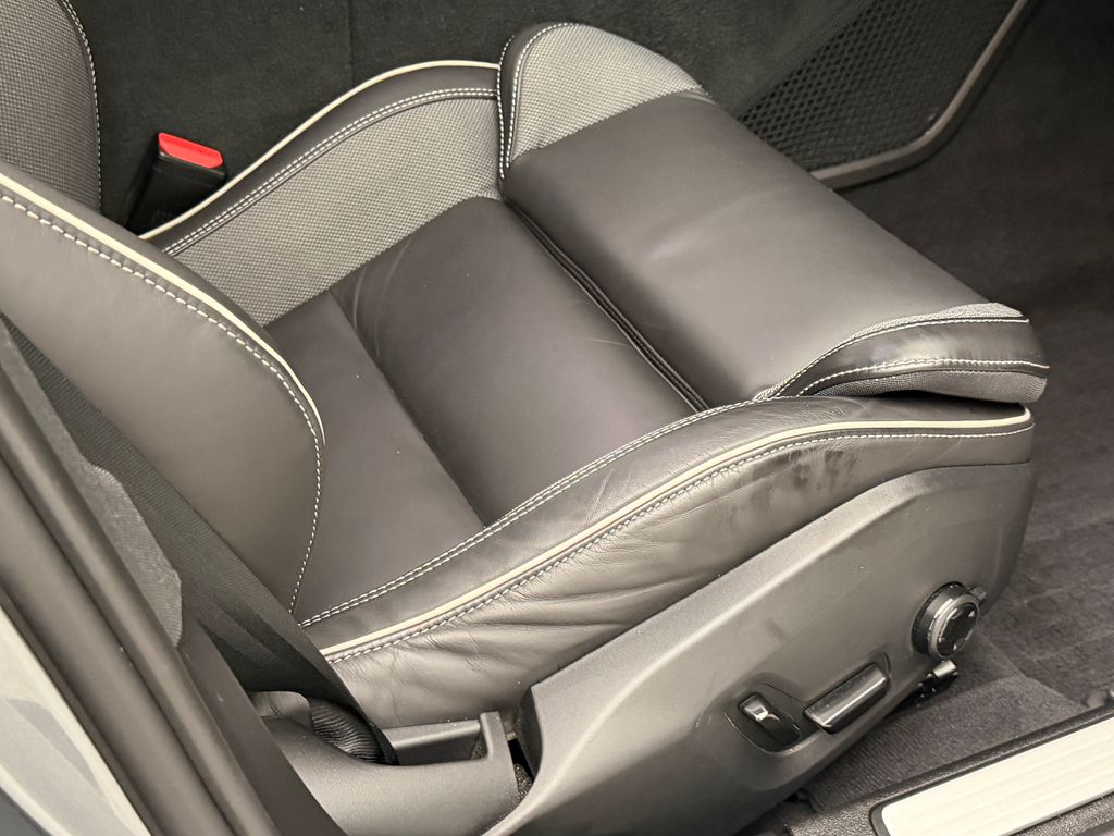 Thumbnail: 2021 Volvo S60 - 11