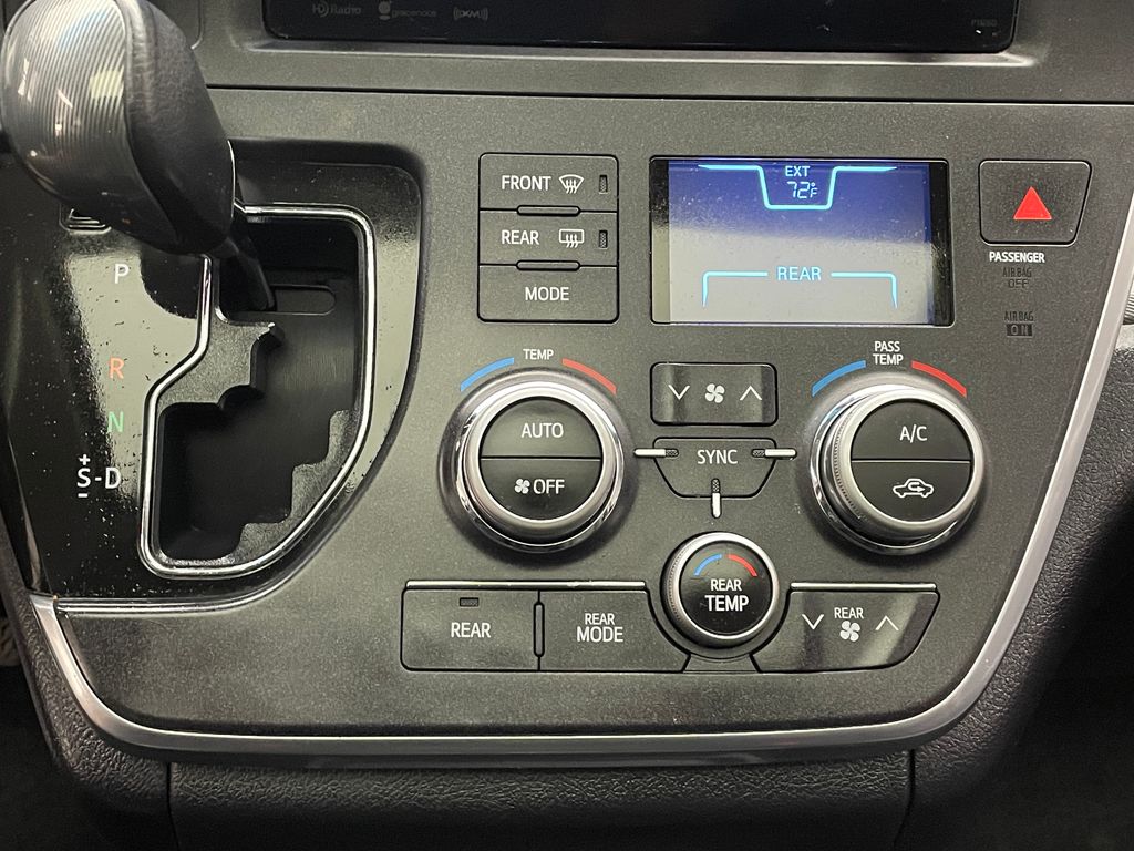 Thumbnail: 2017 Toyota Sienna - 27