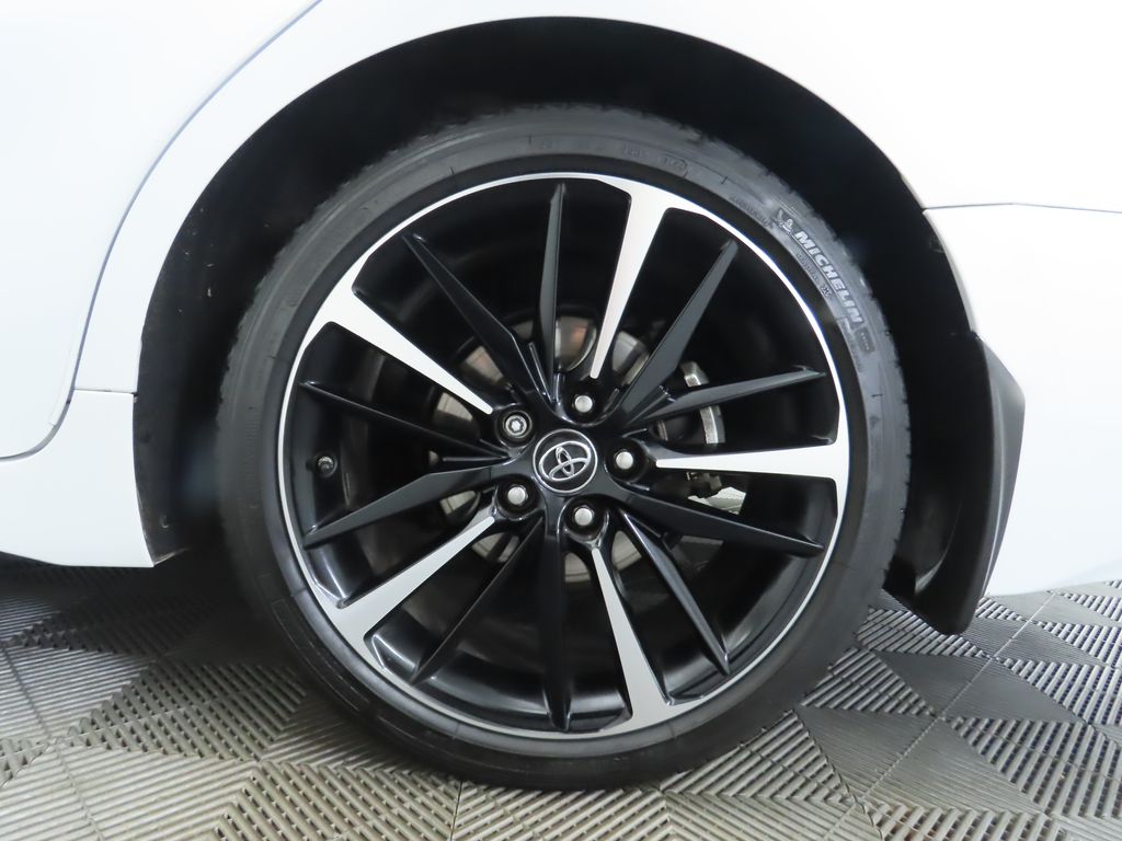 Thumbnail: 2019 Toyota Camry - 32