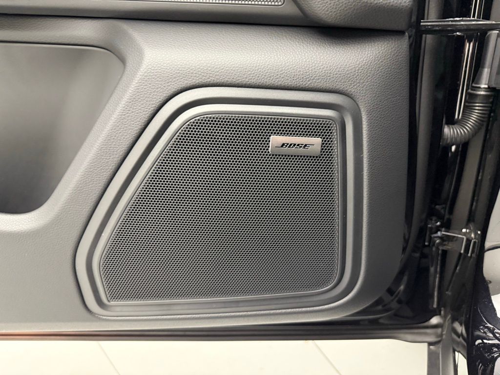 Thumbnail: 2026 Porsche Macan - 21