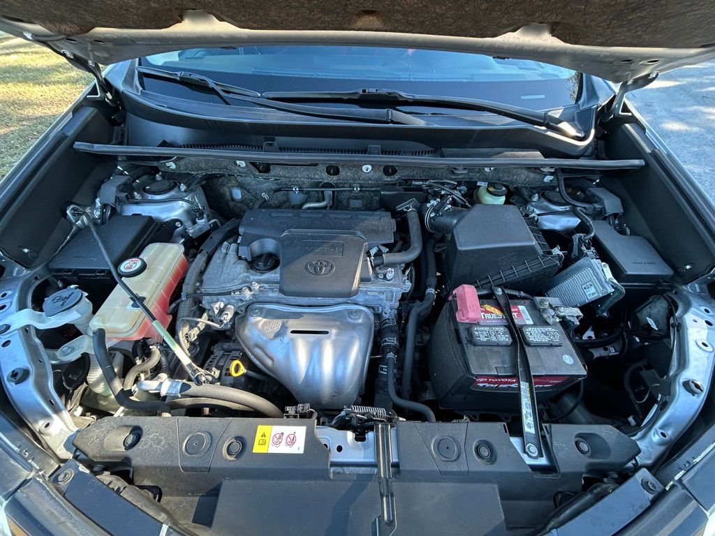 Thumbnail: 2018 Toyota RAV4 - 11