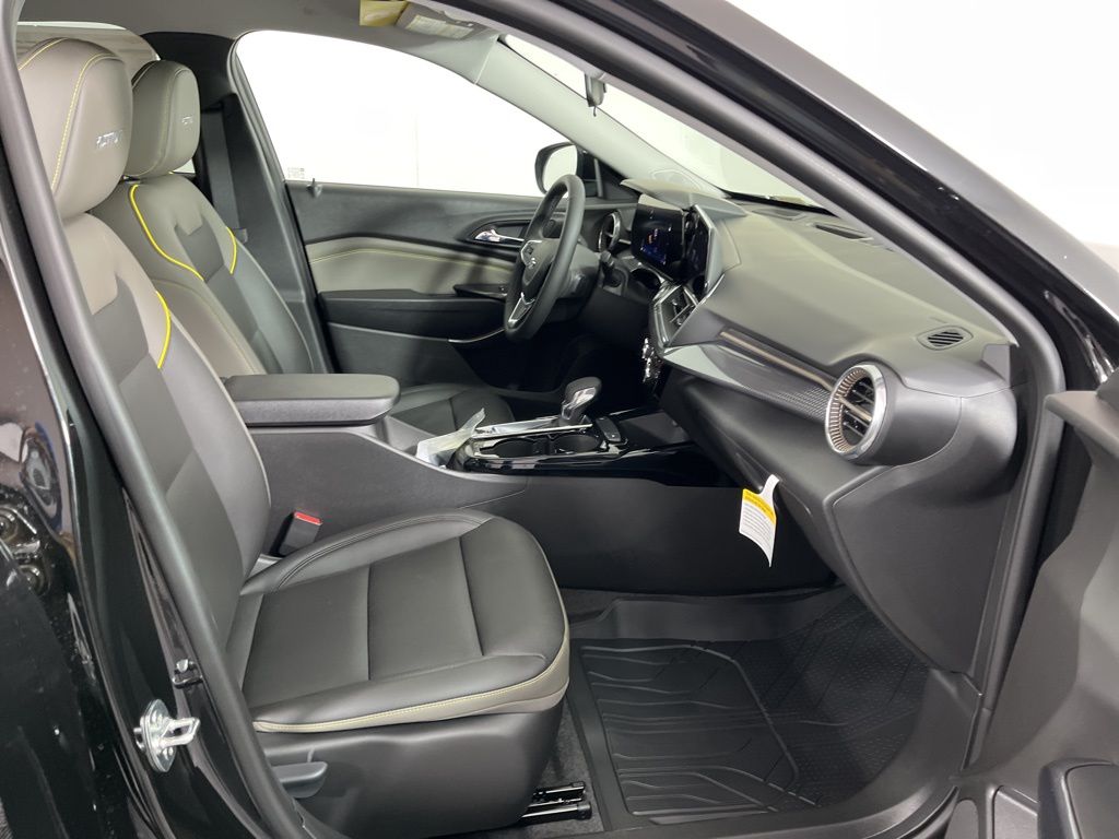 Thumbnail: 2025 Chevrolet Trax - 8