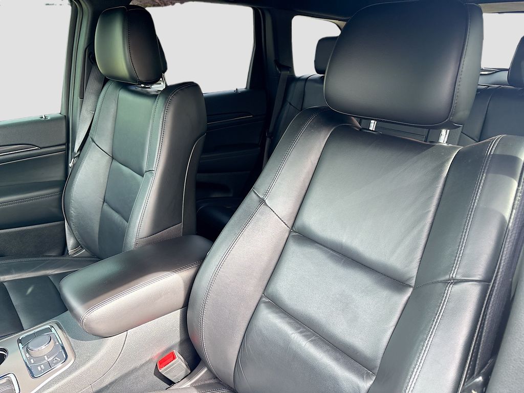 Used 2022 Black Jeep Limited image 21