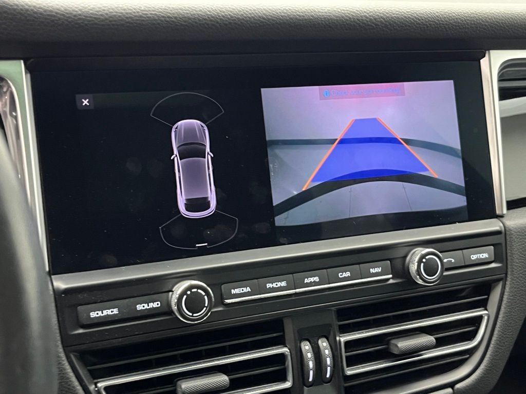 Thumbnail: 2020 Porsche Macan - 14