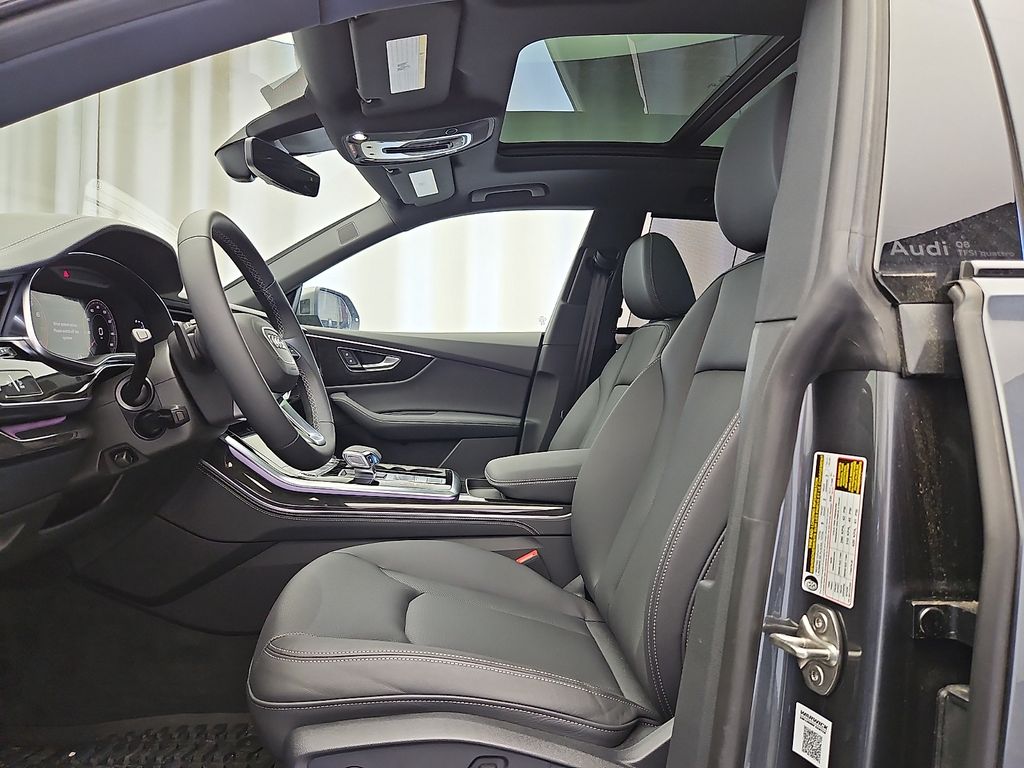 Thumbnail: 2026 Audi Q8 - 10